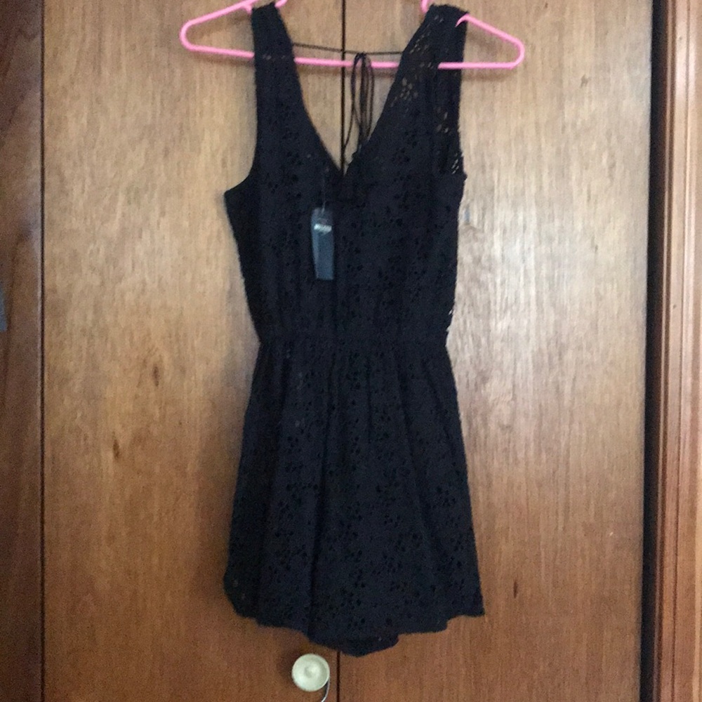 NWT Lace Crocheted Romper - Picture 6 of 6